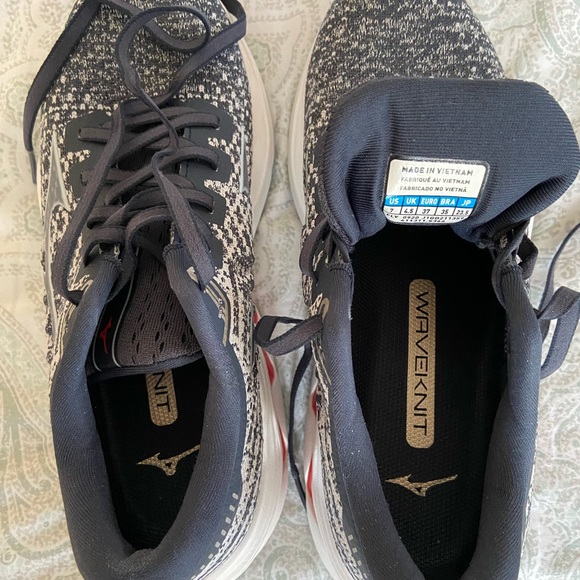 Mizuno Wave Inspire 17 Running Shoes - Picture 5 of 8